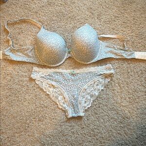 Brand new Victorias Secret Body by Victoria perfect coverage bra &matching panty